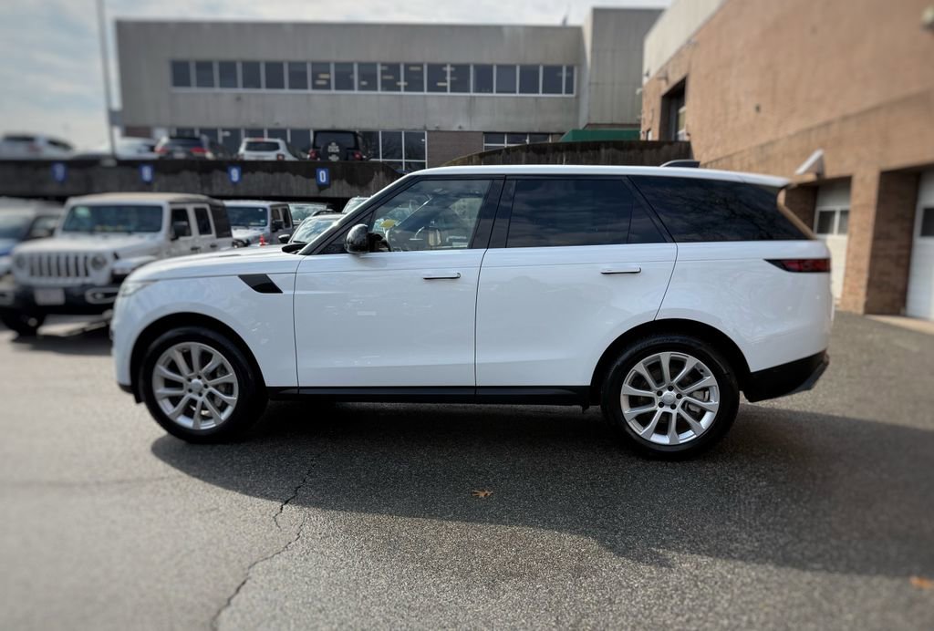 Used 2025 Land Rover Range Rover Sport SE image 16