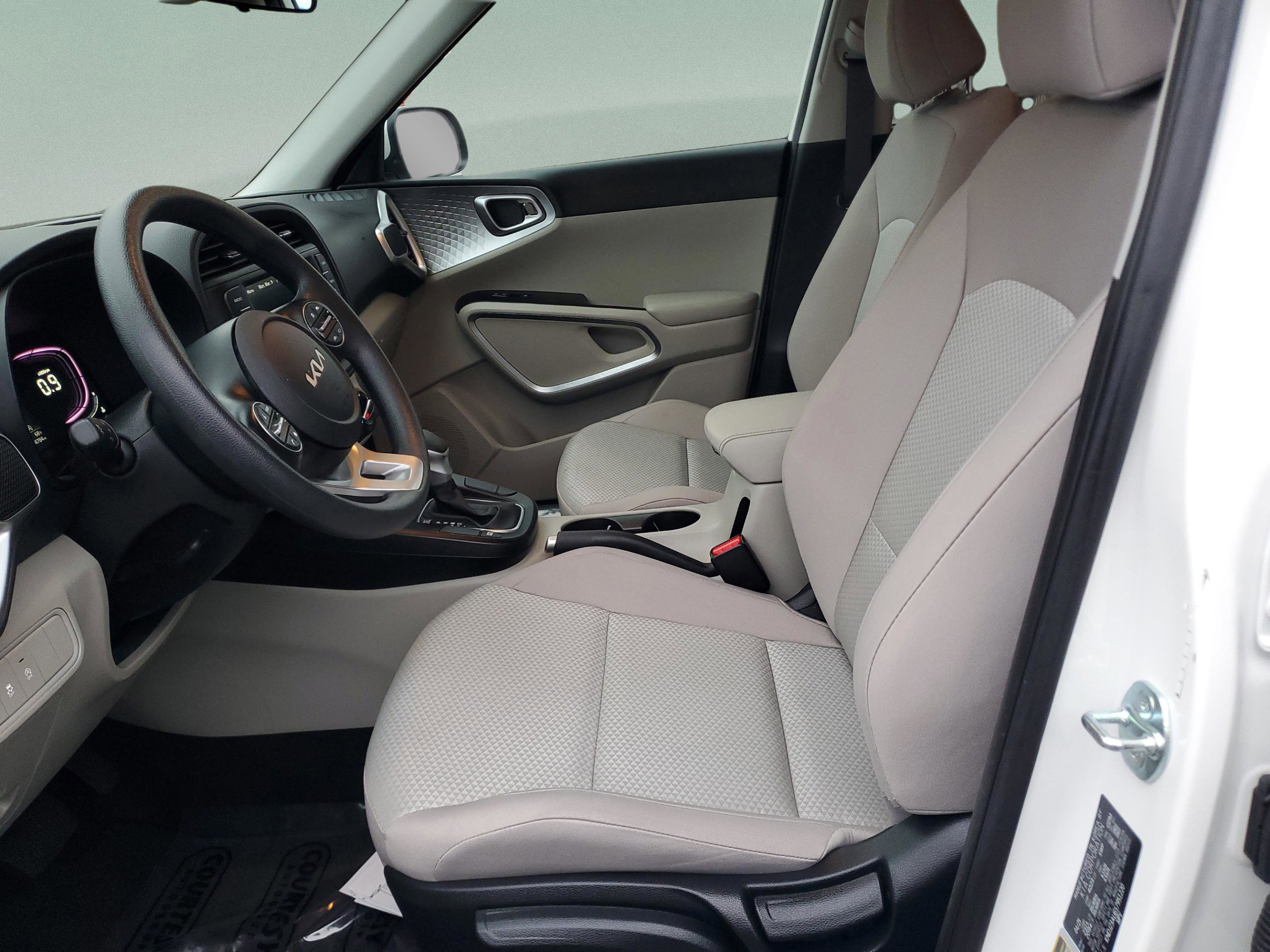 Certified 2025 Kia Soul LX image 18