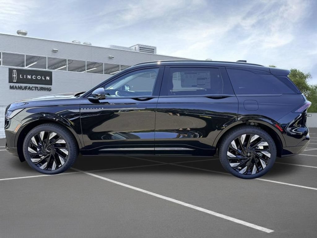 New 2026 Lincoln Nautilus Reserve w/ Jet Appearance Package AWD/4WD image 4