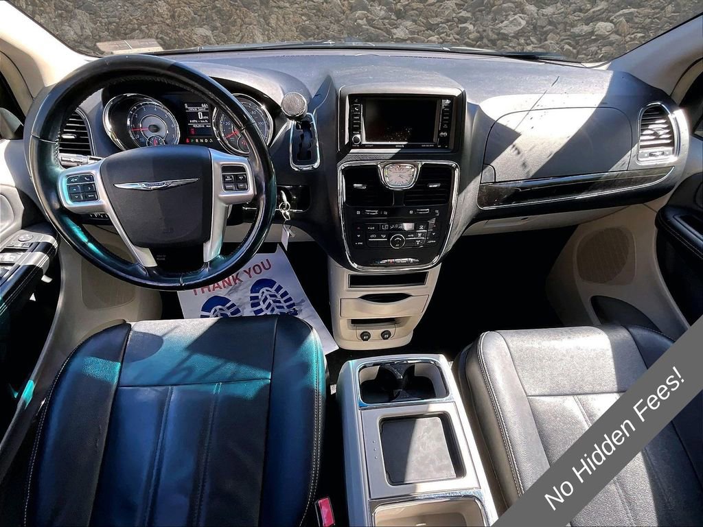 Used 2015 Chrysler Town & Country Touring FWD image 13