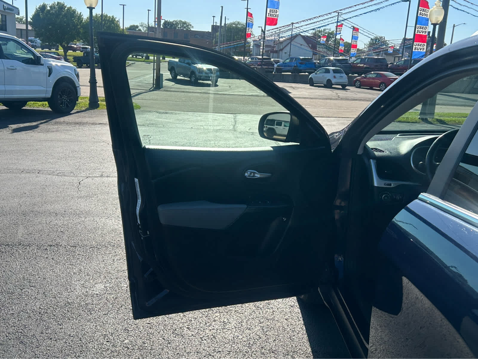 Used 2014 Jeep Cherokee Limited FWD image 16