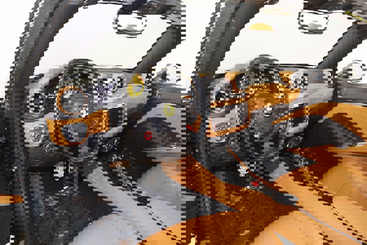 Used 2018 Ferrari California T image 43