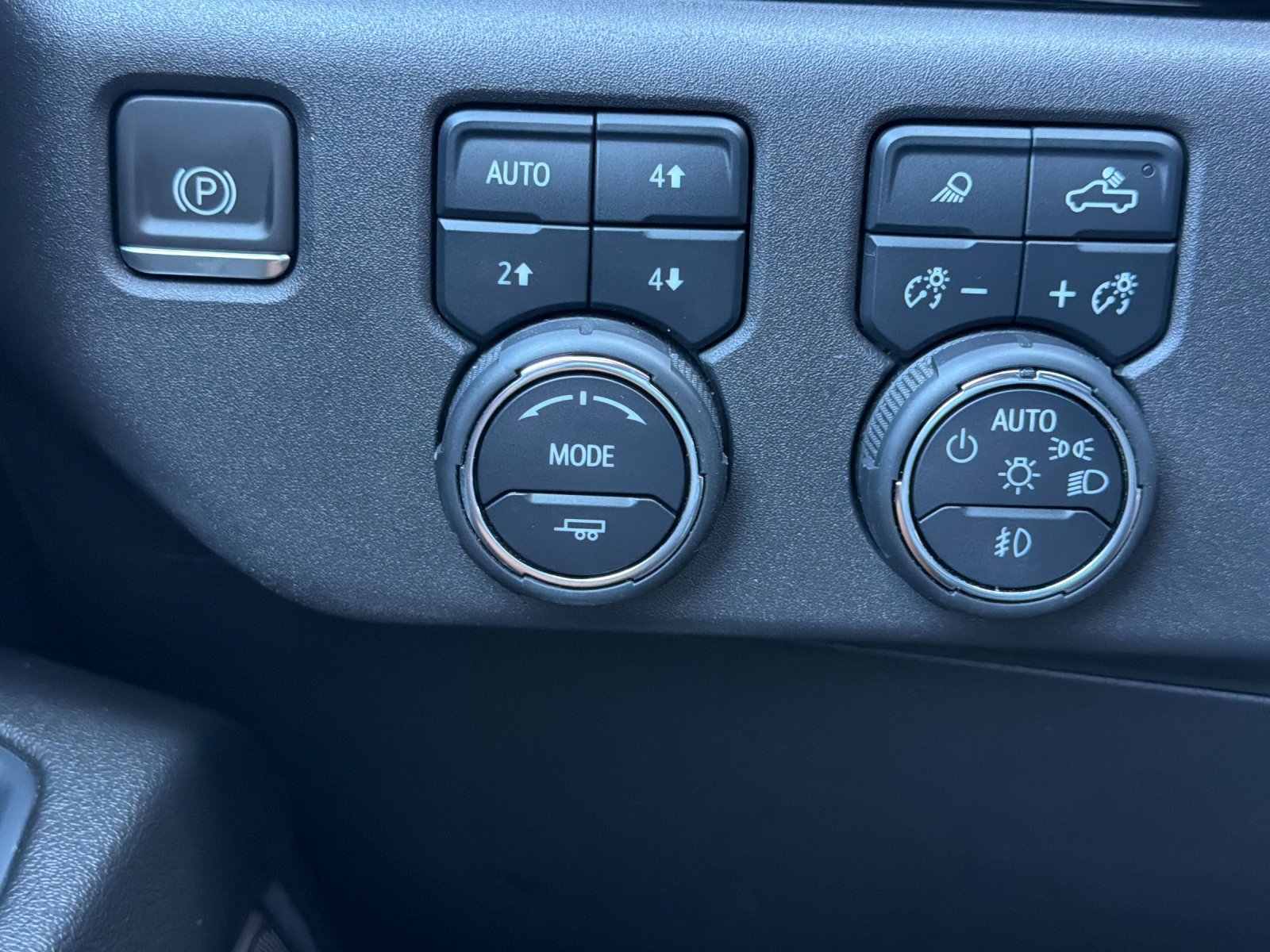 Used 2024 Chevrolet Silverado 1500 High Country AWD/4WD image 33