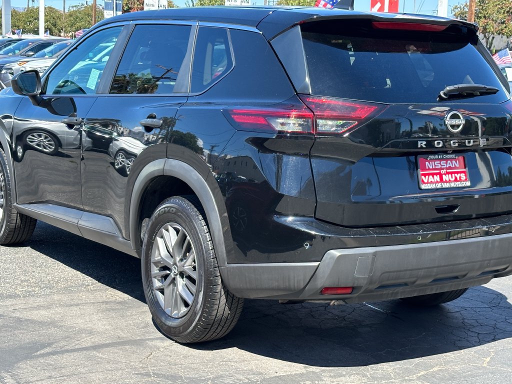 Used 2024 Nissan Rogue S FWD image 5