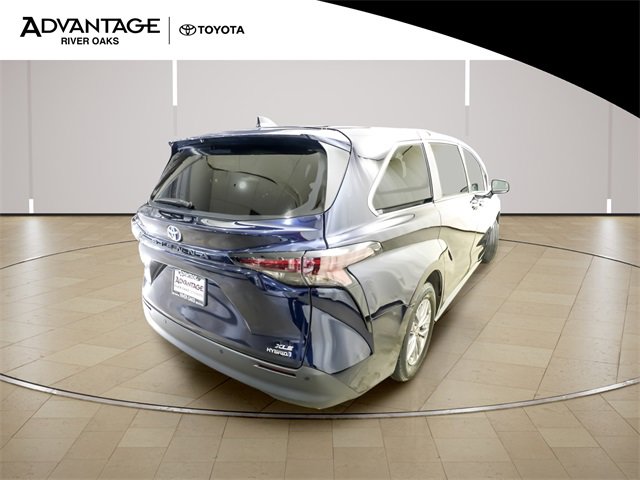 Certified 2024 Toyota Sienna XLE image 7