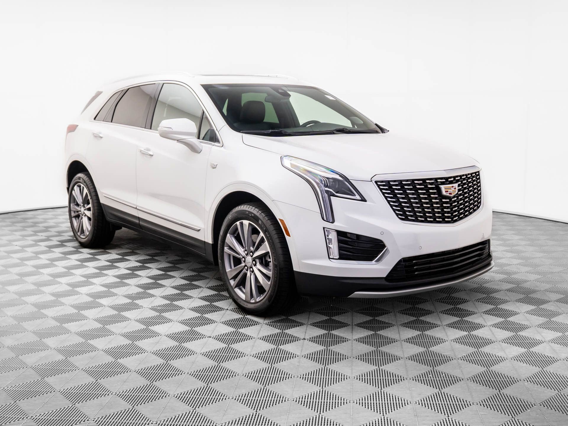 Certified 2025 Cadillac XT5 Premium Luxury image 8