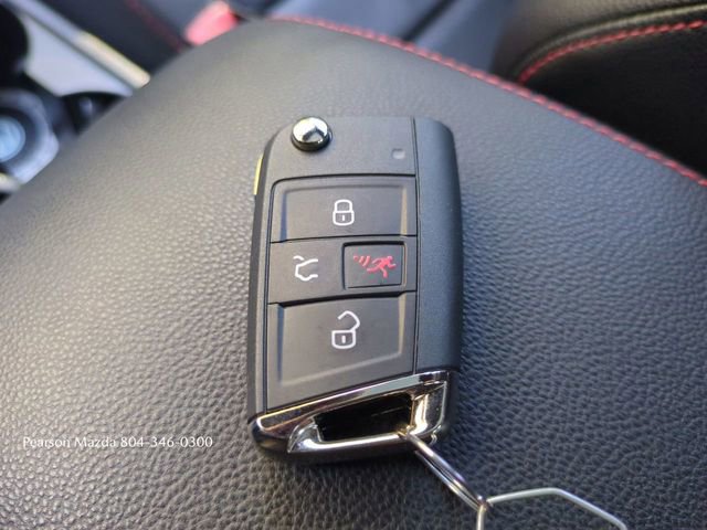 Used 2017 Volkswagen GTI SE image 30