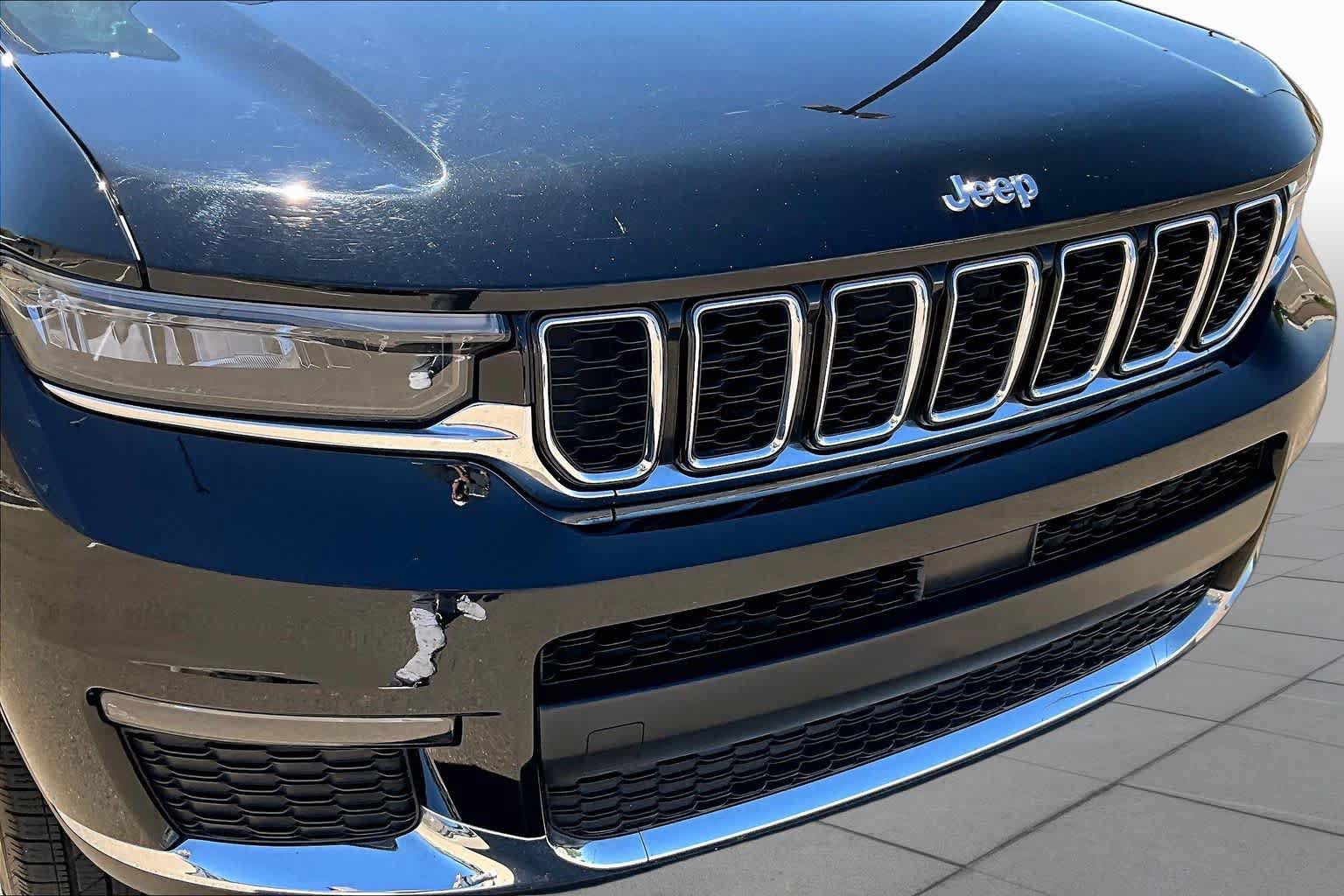 Used 2022 Jeep Grand Cherokee L Limited AWD/4WD image 30