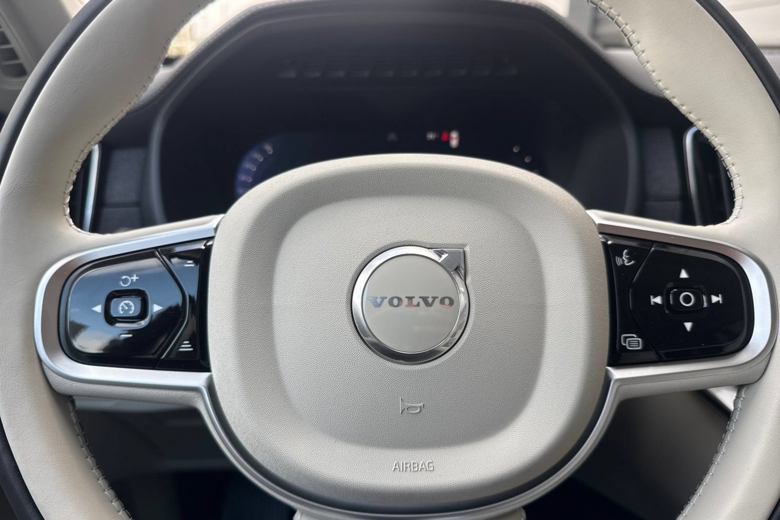 New 2026 Volvo XC90 T8 Ultra w/ Protection Package AWD/4WD image 26