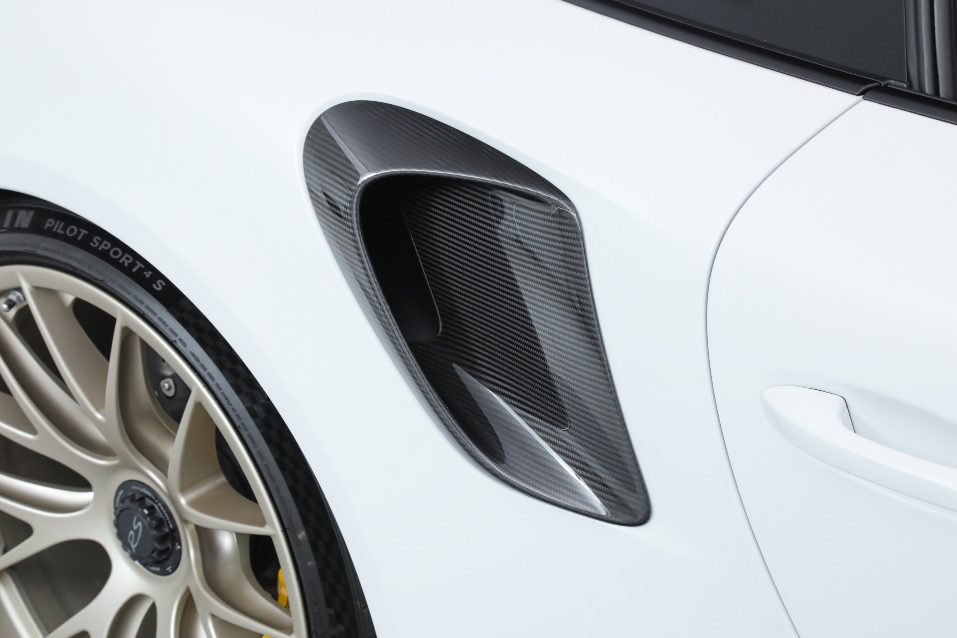 Used 2018 Porsche 911 GT2 RS image 12