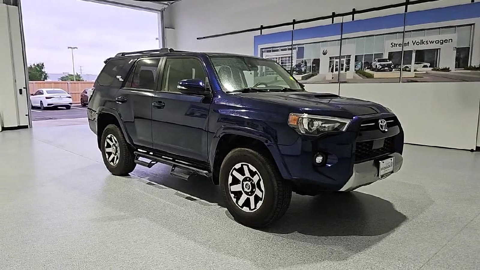 Used 2021 Toyota 4Runner TRD Off-Road Premium AWD/4WD image 2