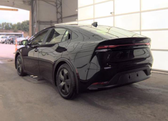 Used 2023 Toyota Prius LE FWD image 4