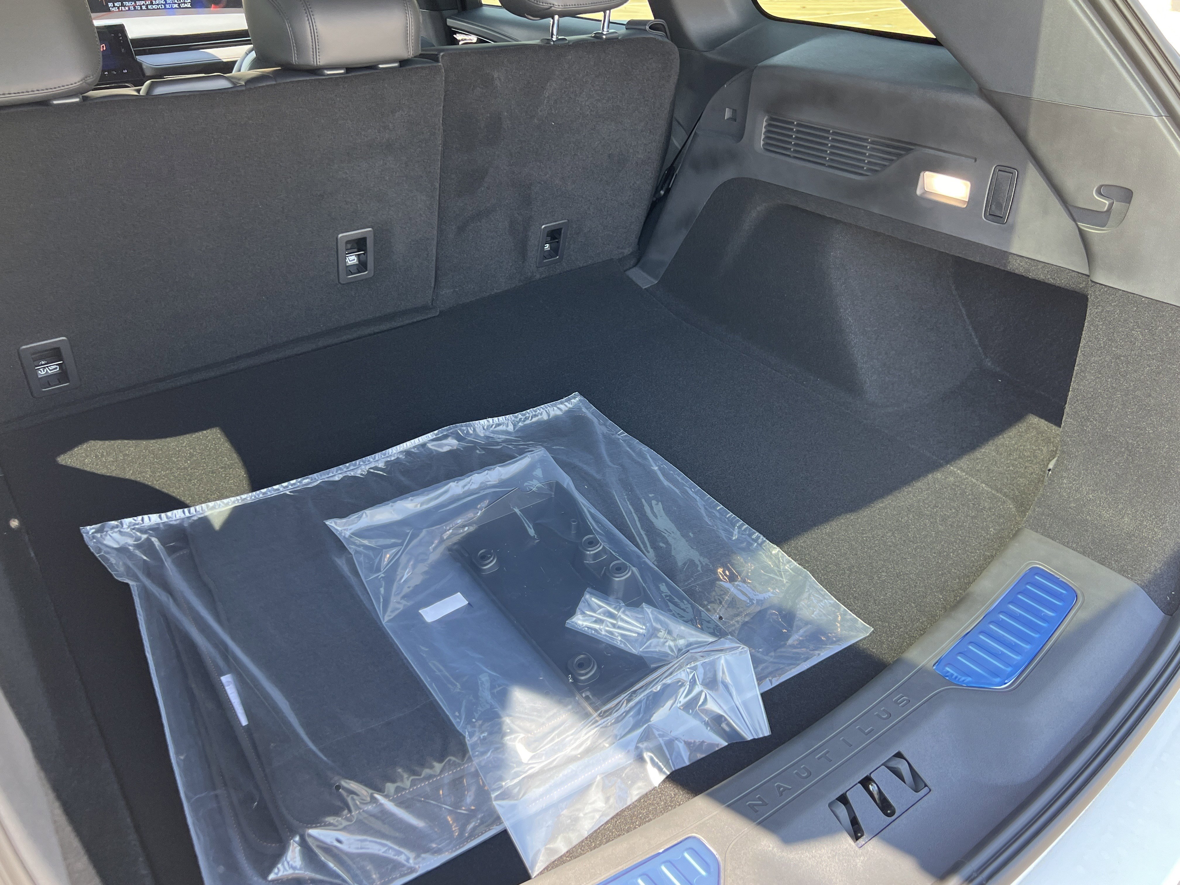 New 2025 Lincoln Nautilus Premier w/ Equipment Group 102A image 31