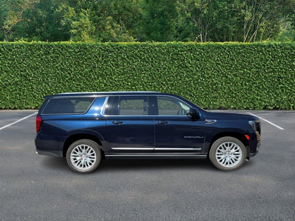 Used 2024 GMC Yukon XL Denali w/ Advanced Technology Package image 2
