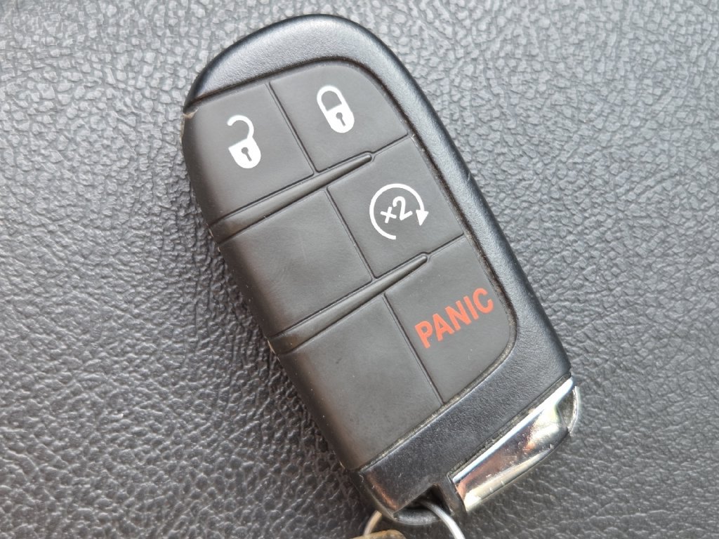 Used 2023 Jeep Compass Latitude AWD/4WD image 36