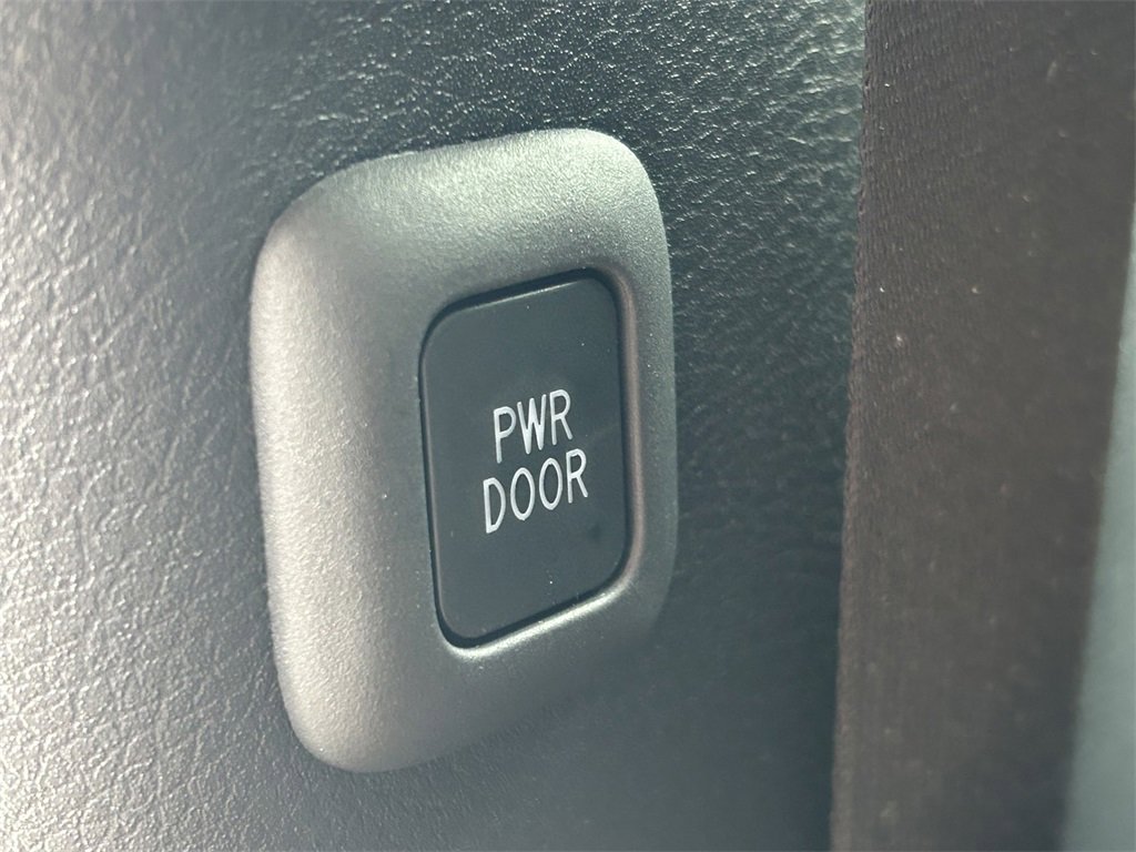 Used 2025 Toyota Sienna XSE image 25