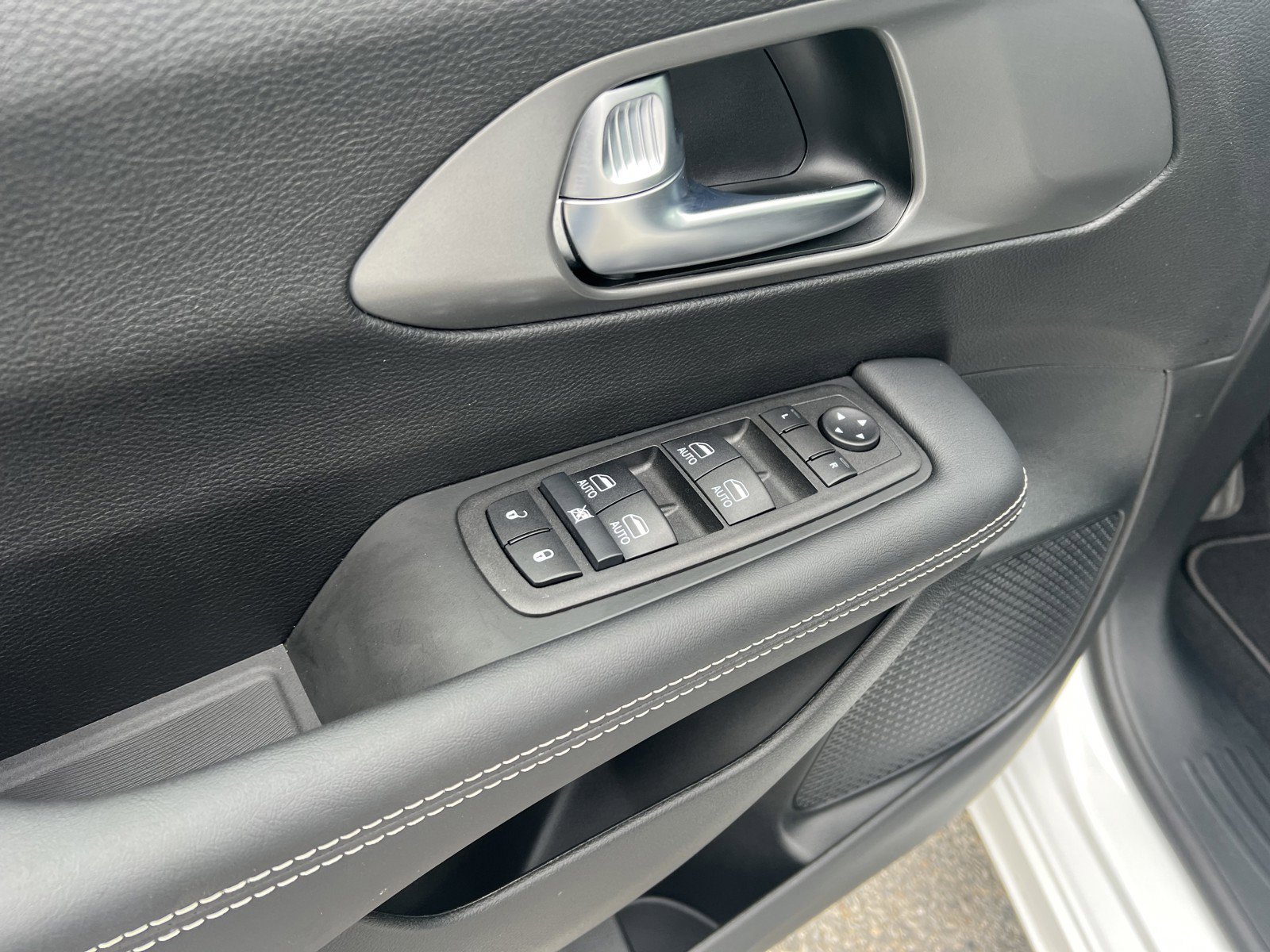 New 2026 Chrysler Voyager LX image 12