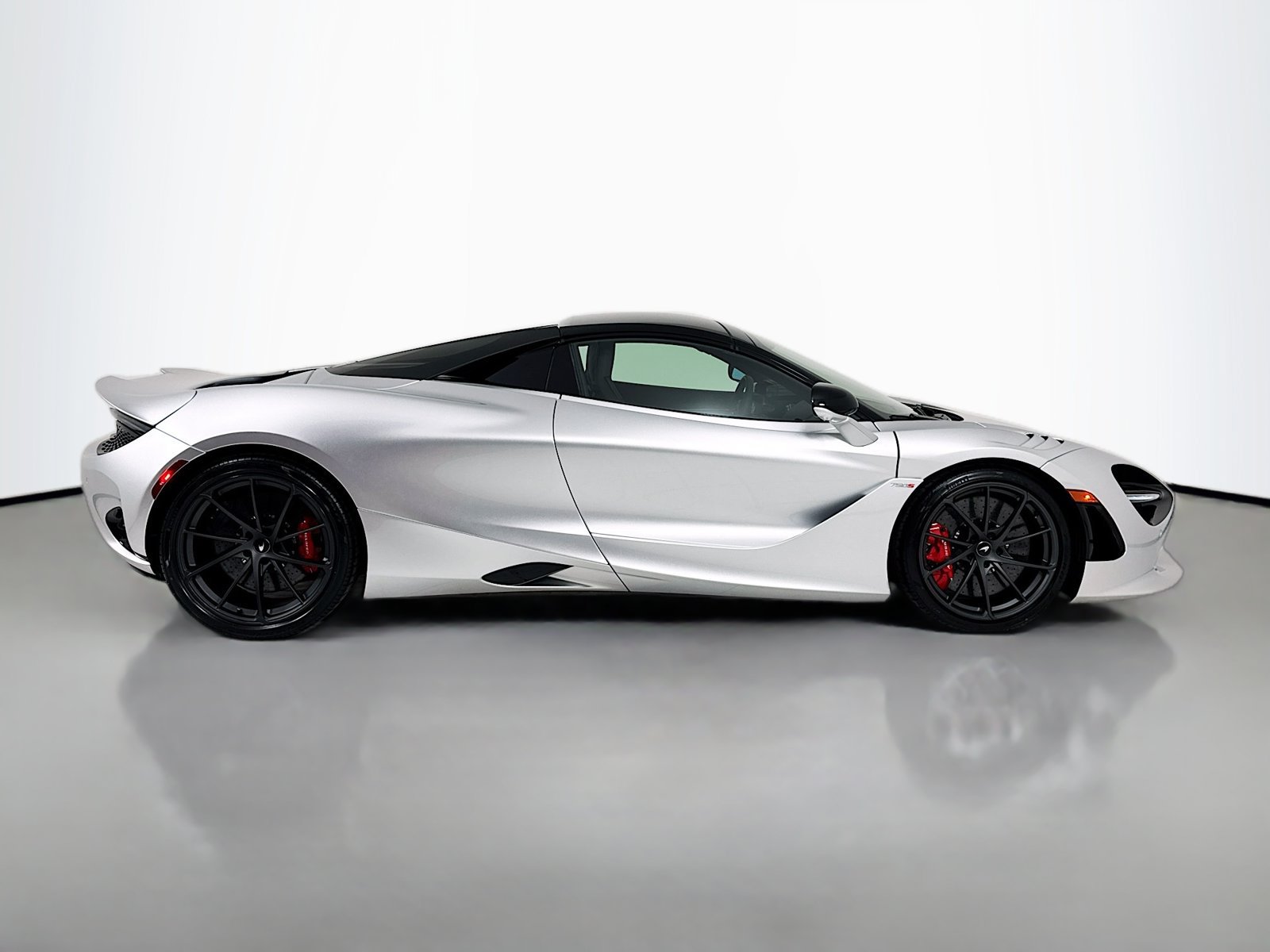 Used 2026 McLaren 750S Spider RWD image 9