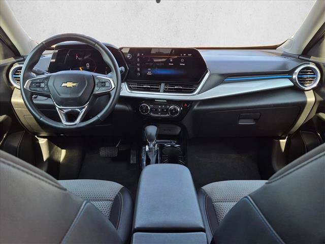 Used 2025 Chevrolet Trax LT w/ LT Convenience Package FWD image 16