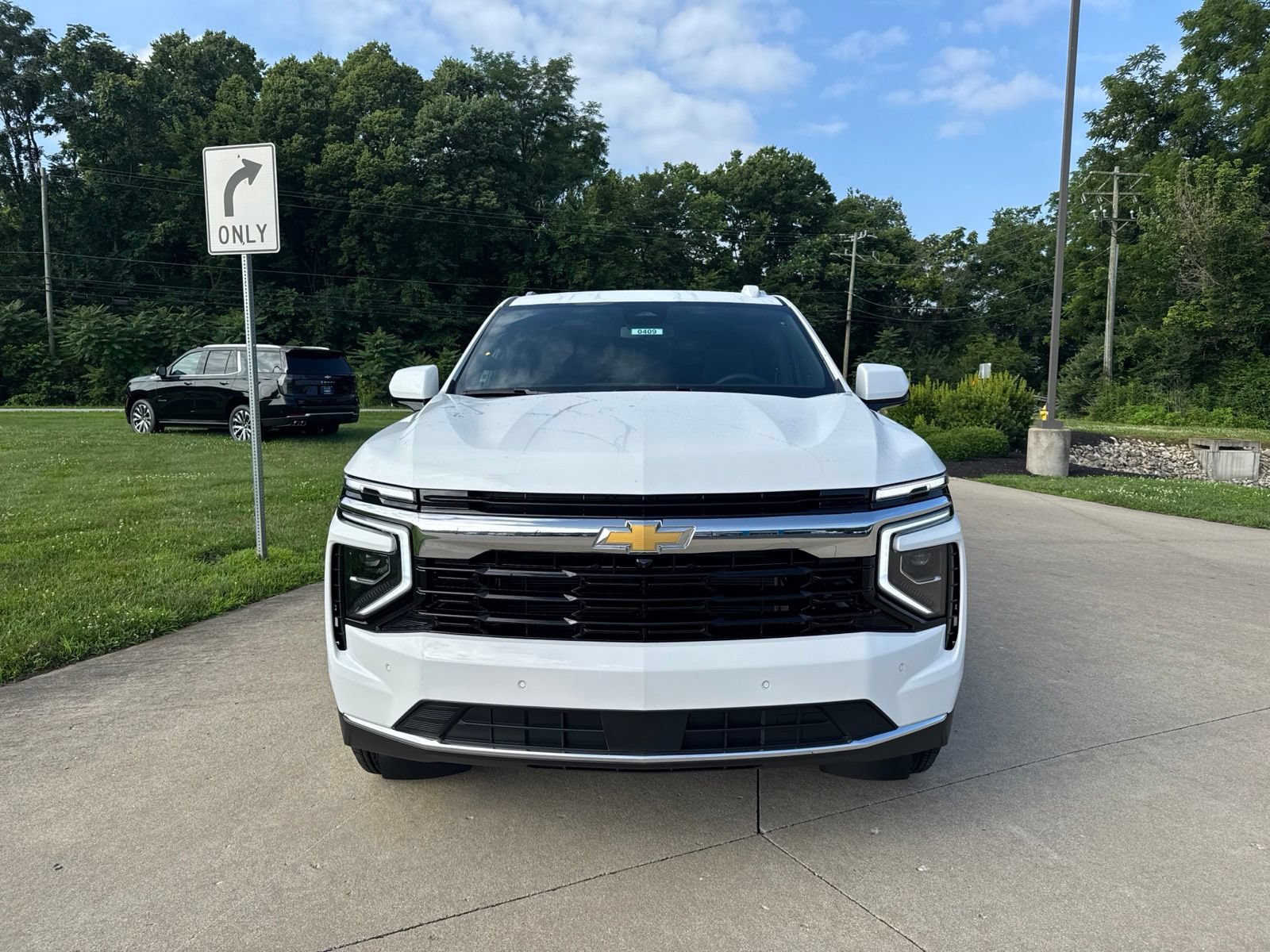 New 2026 Chevrolet Suburban LS AWD/4WD image 2