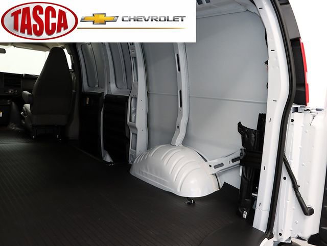 New 2026 Chevrolet Express 2500 image 24