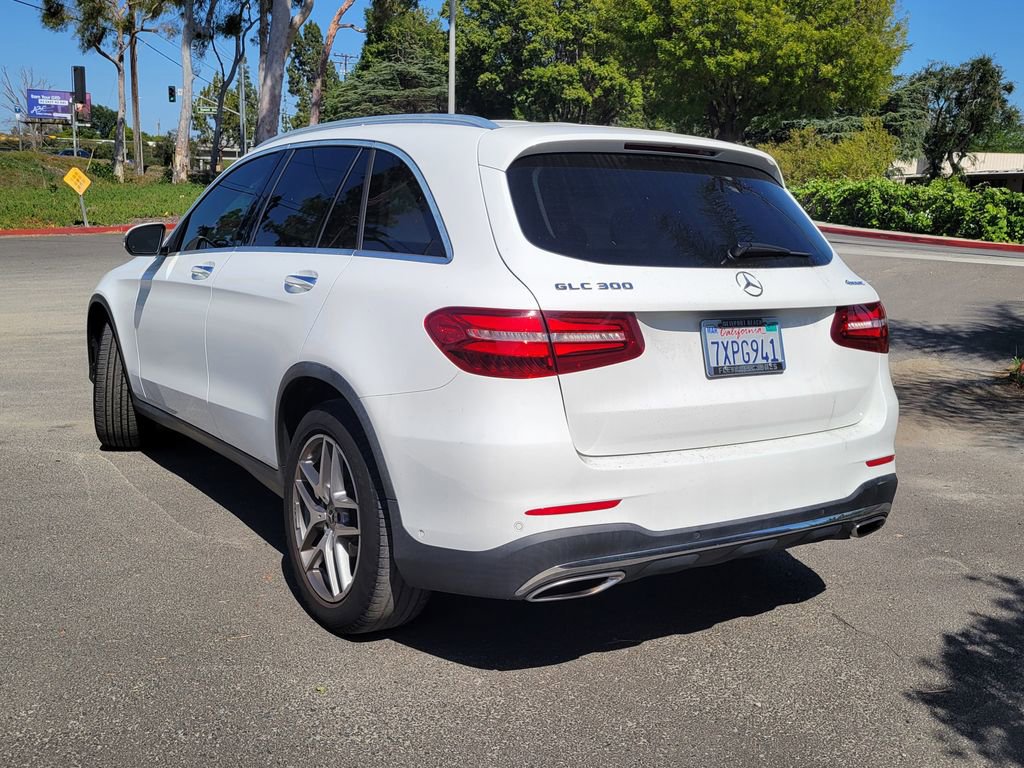 Used 2017 Mercedes-Benz GLC 300 4MATIC image 3