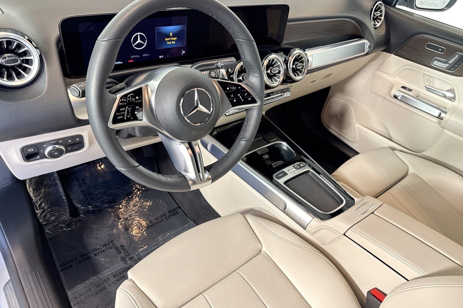 Used 2026 Mercedes-Benz GLB 250 4MATIC image 9