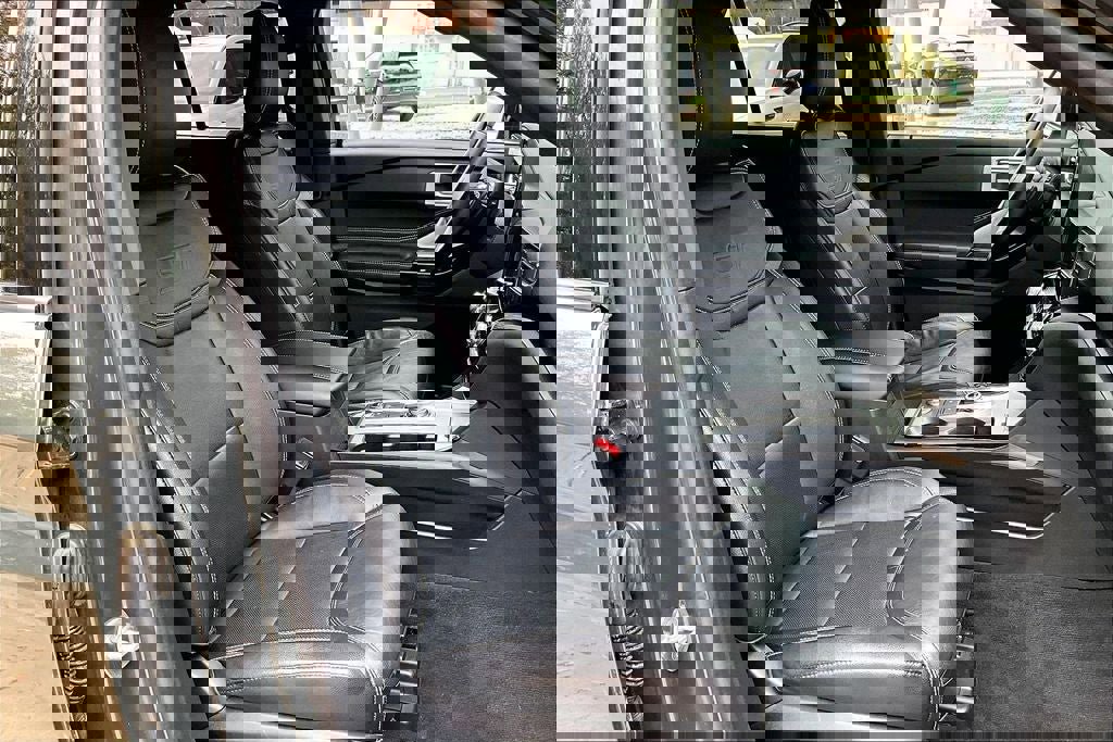 Used 2022 Ford Explorer ST w/ Equipment Group 401A image 6