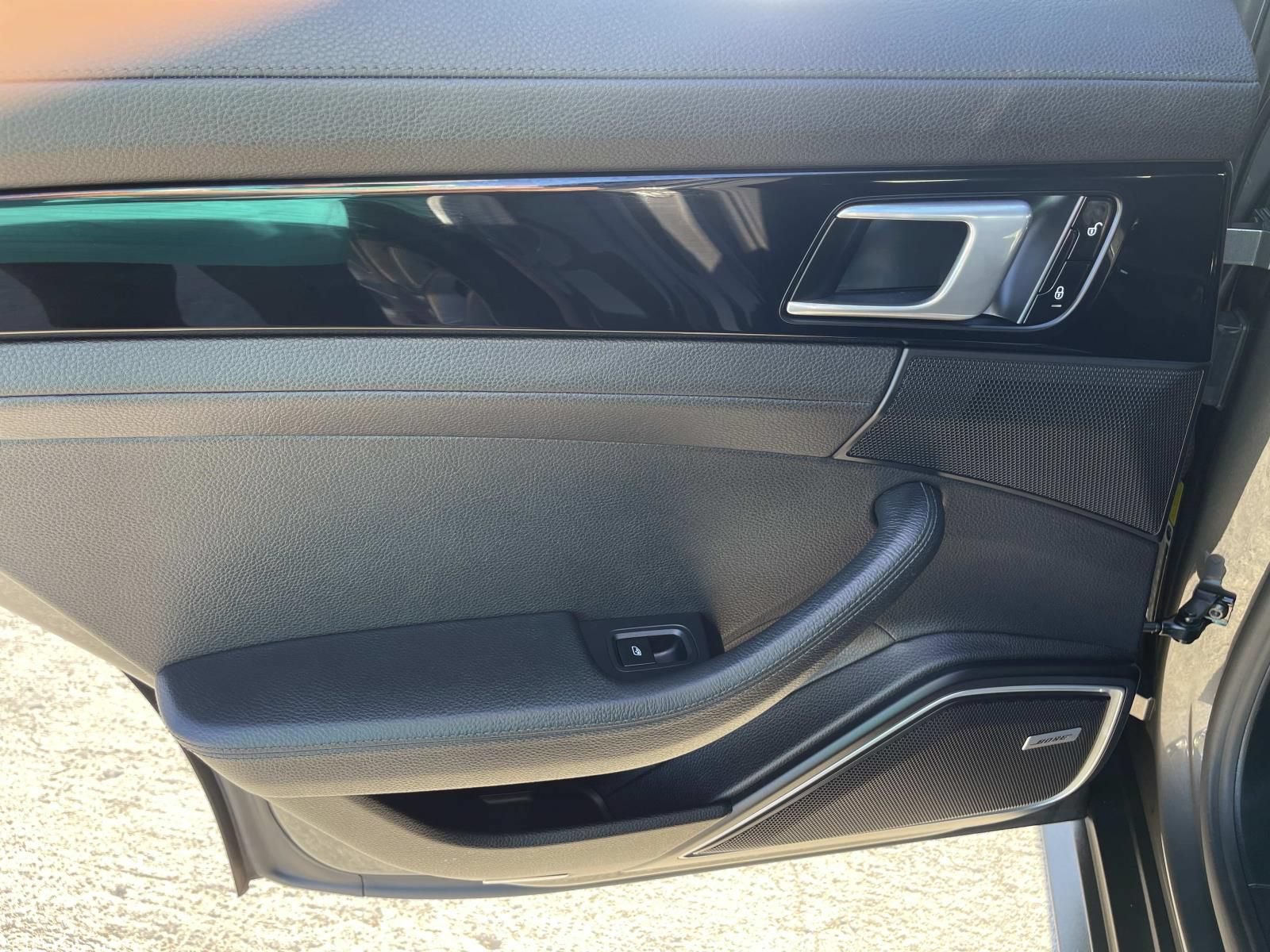 Used 2018 Porsche Panamera 4 AWD/4WD image 11
