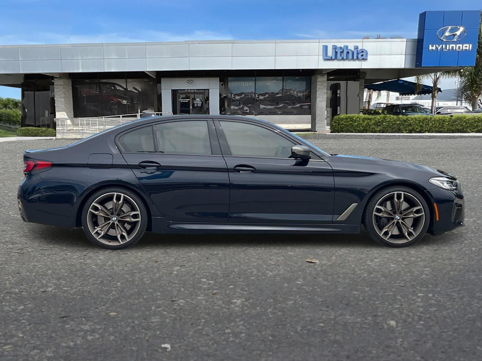 Used 2022 BMW M550i xDrive w/ Premium Package AWD/4WD image 9