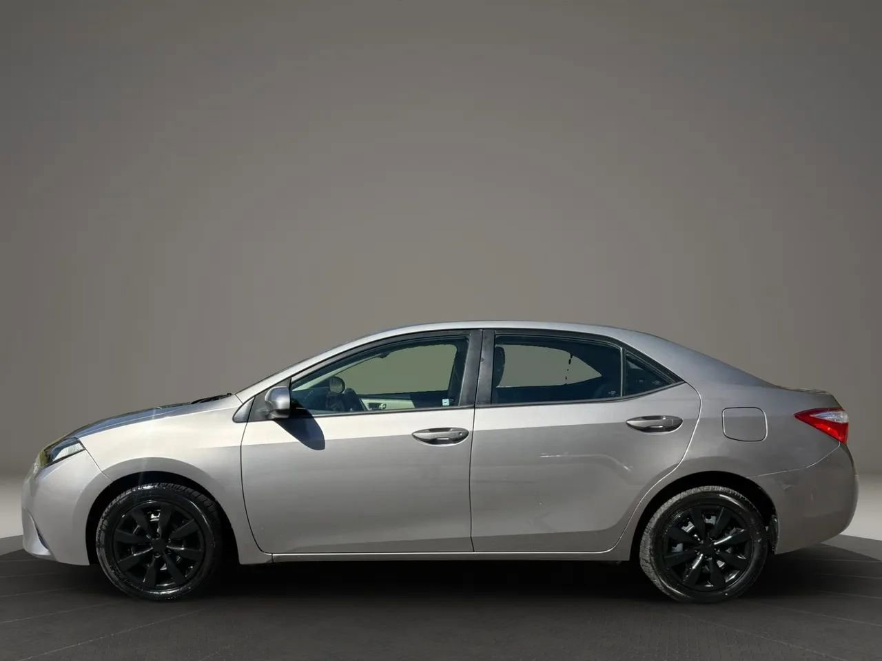 Used 2014 Toyota Corolla LE FWD image 9