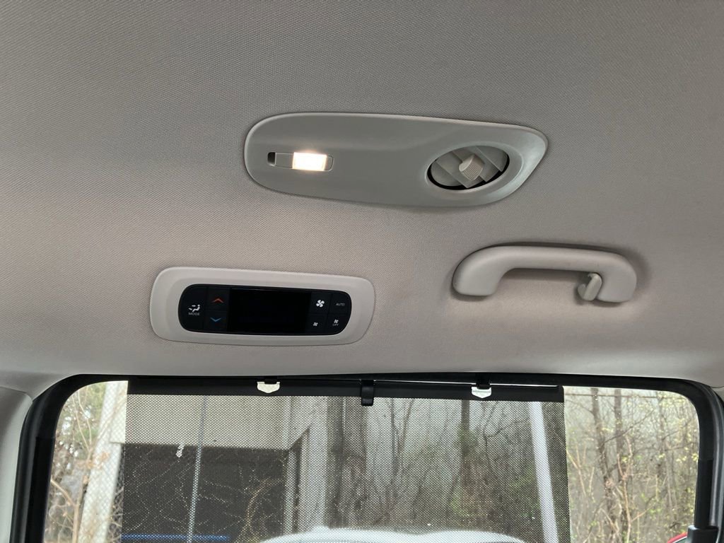 Used 2018 Chrysler Pacifica Touring-L image 15