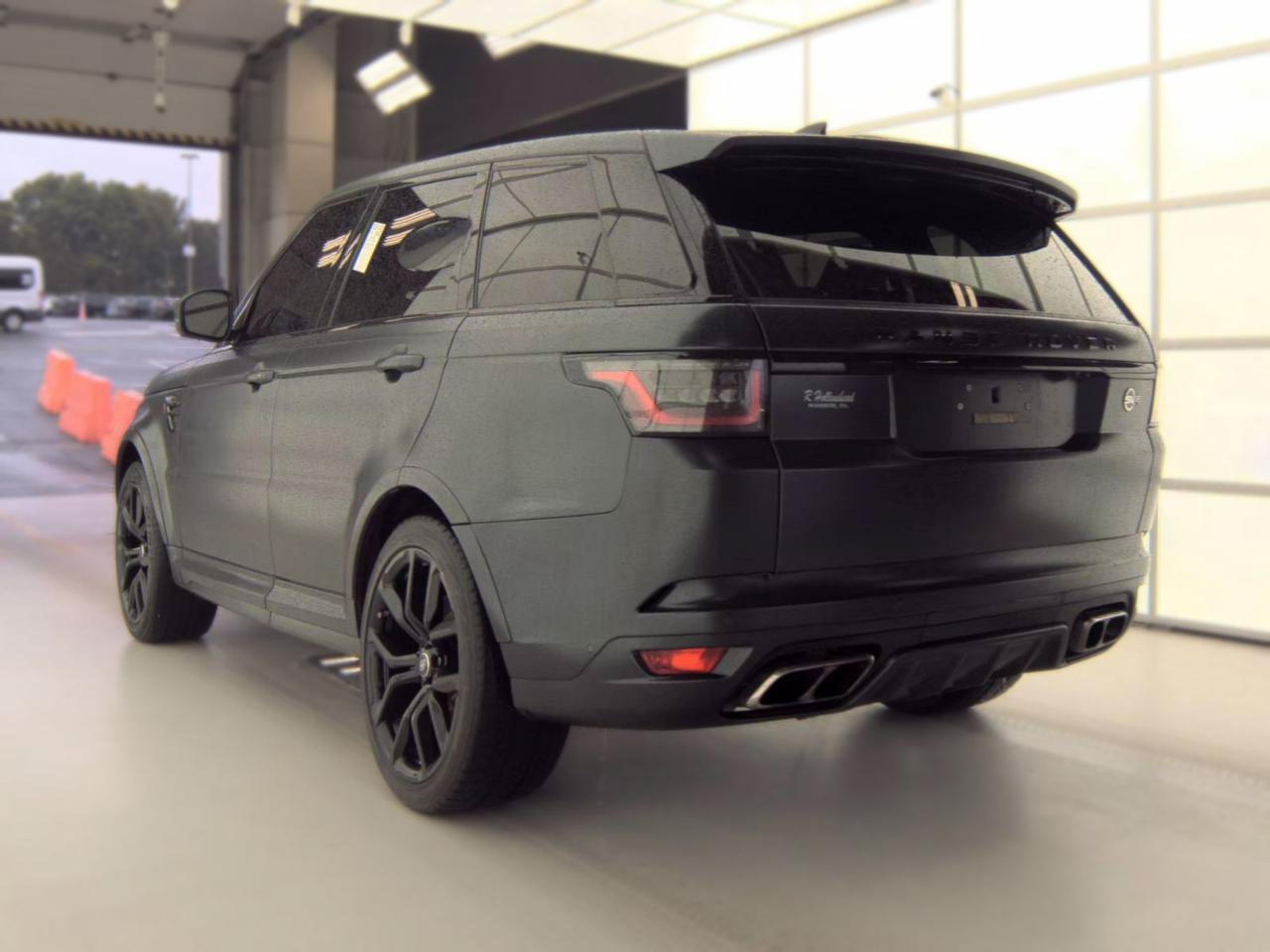 Used 2020 Land Rover Range Rover Sport SVR AWD/4WD image 4