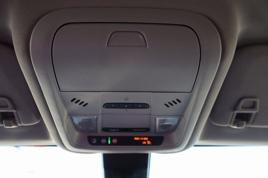 Used 2020 Chevrolet Equinox Premier w/ Premier Redline Edition image 17