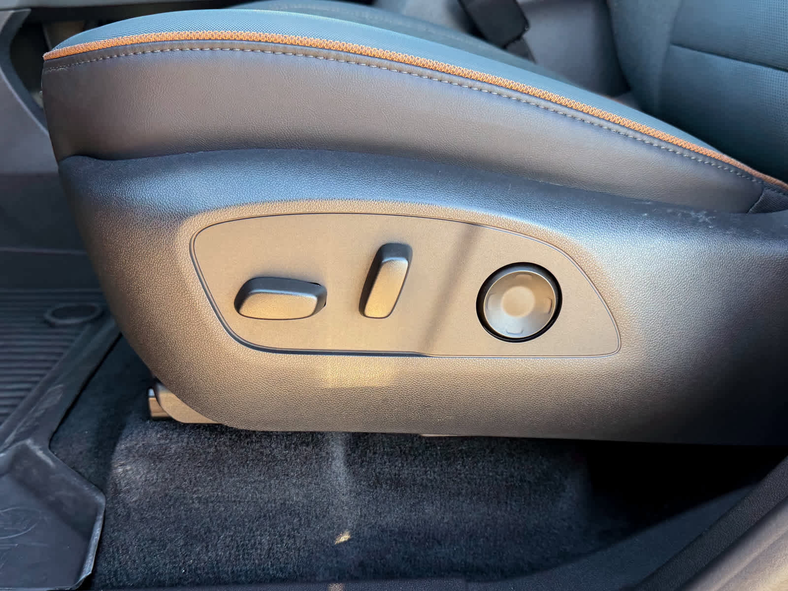 Used 2024 GMC Acadia AT4 w/ LPO, Floor Liner Package image 29