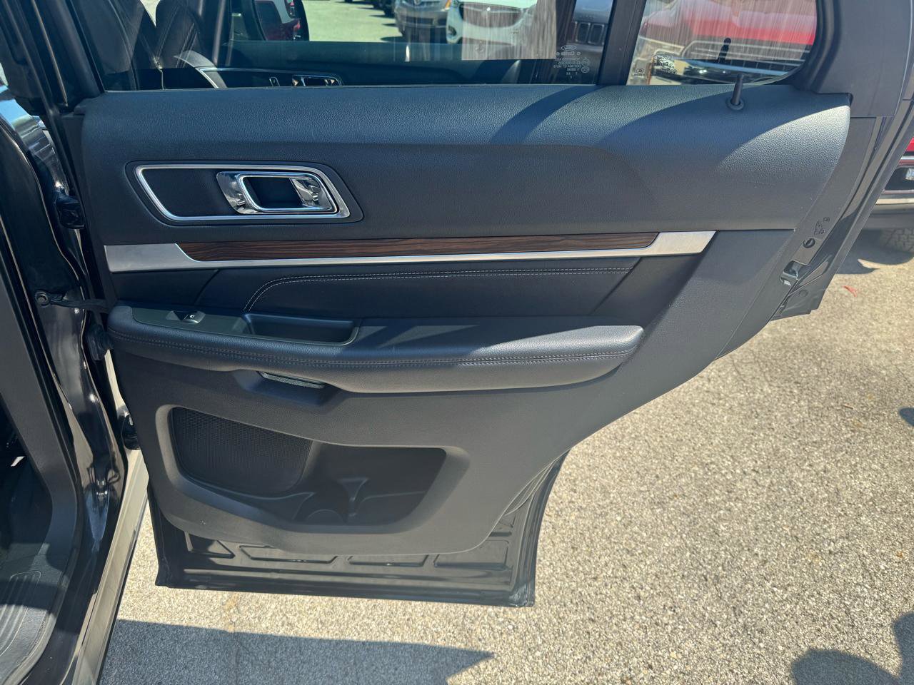 Used 2017 Ford Explorer Limited FWD image 21