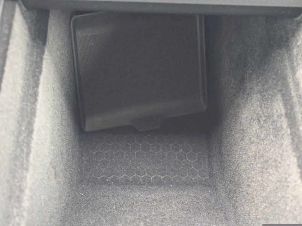 Used 2024 Tesla Model Y Performance image 27