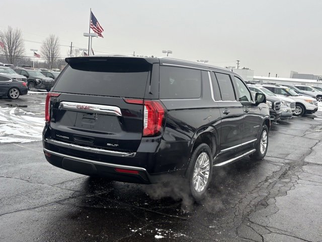 Used 2023 GMC Yukon XL SLT w/ SLT Premium Package image 5