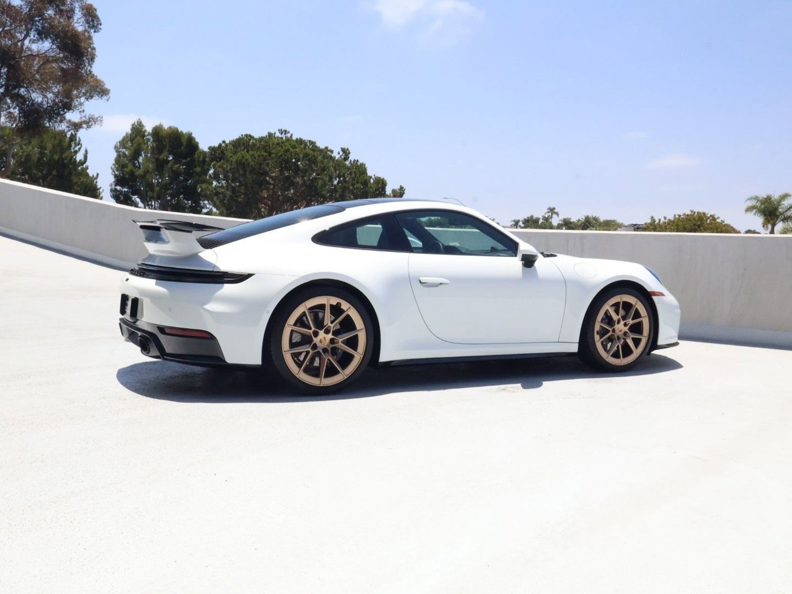 Certified 2025 Porsche 911 Carrera w/ Premium Package RWD image 8