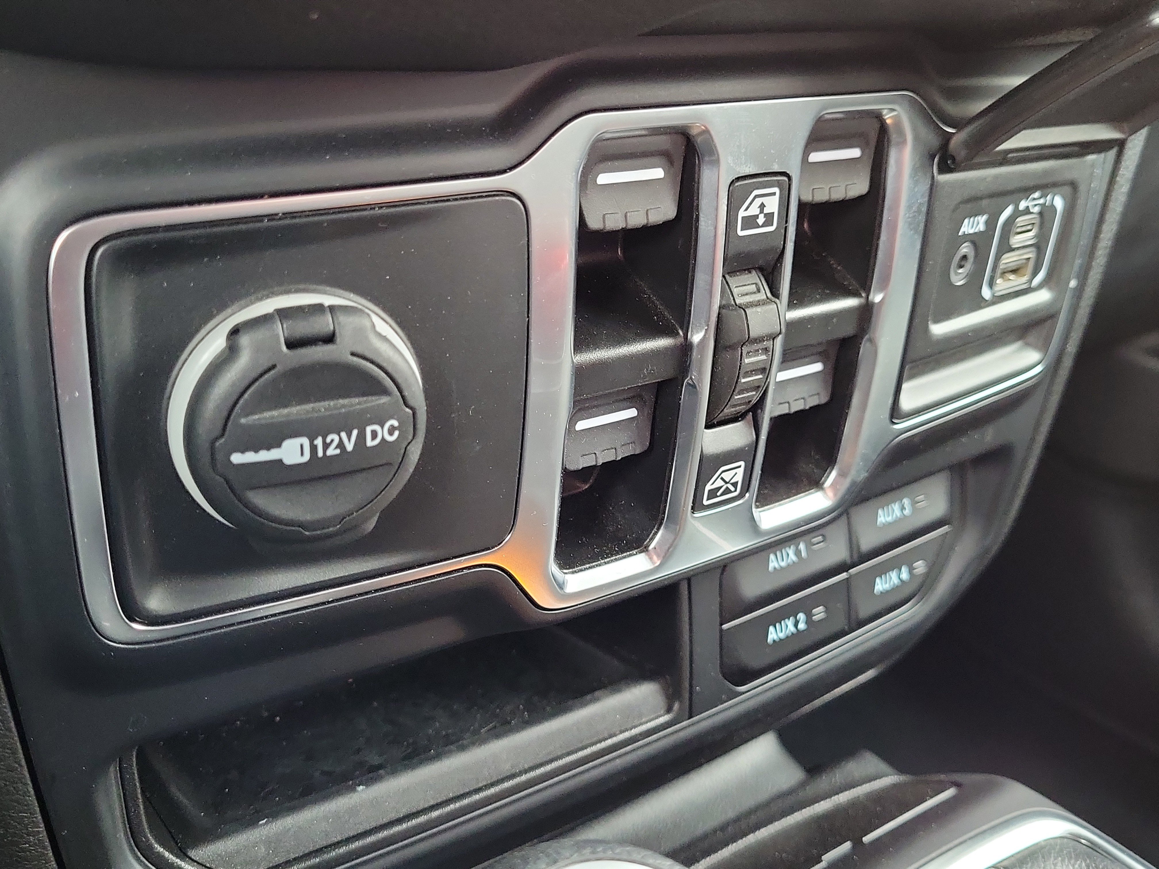 Used 2024 Jeep Gladiator Sport image 29