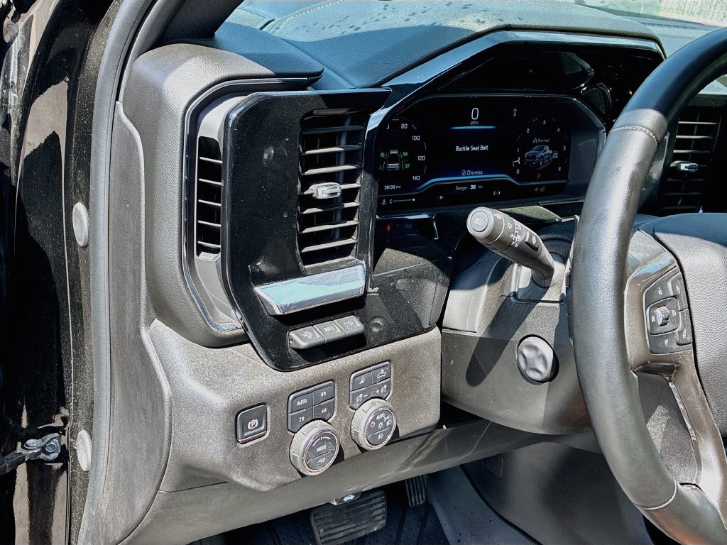 Used 2025 Chevrolet Silverado 1500 High Country w/ High Country Premium Package AWD/4WD image 9