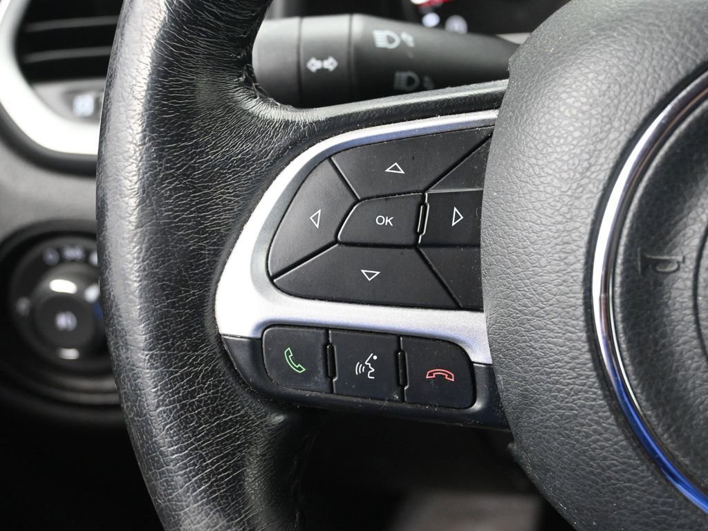 Used 2018 Jeep Renegade Latitude w/ Cold Weather Group image 13