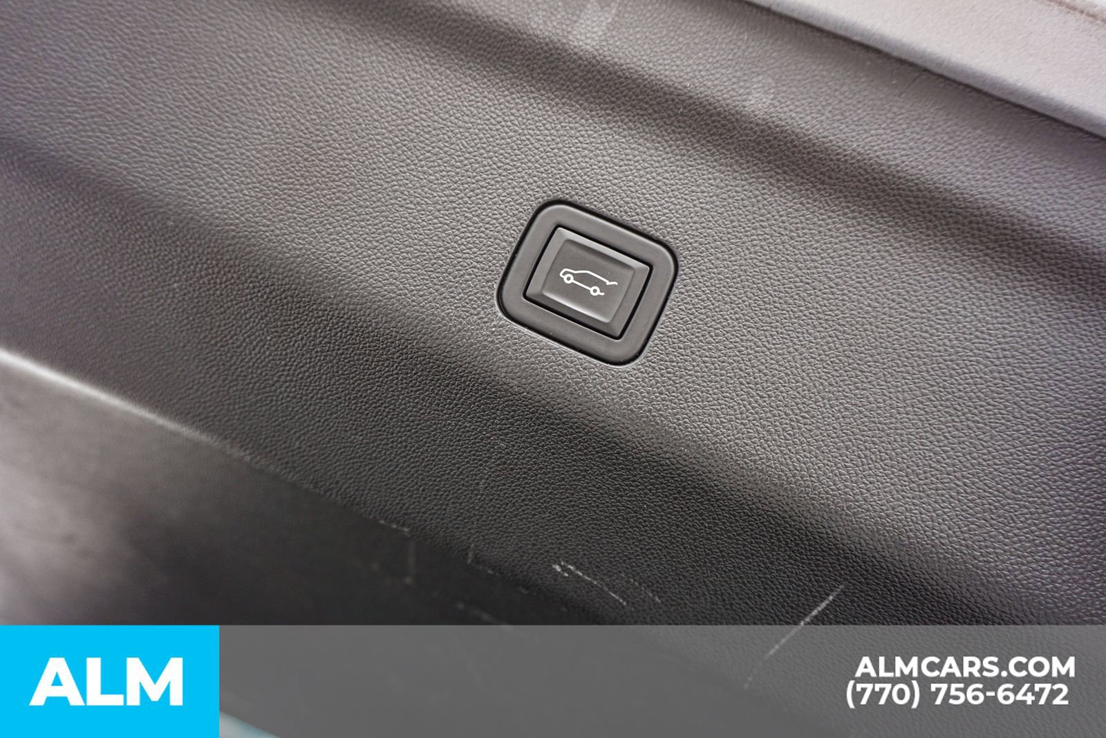 Used 2024 Chevrolet Suburban LT RWD image 28