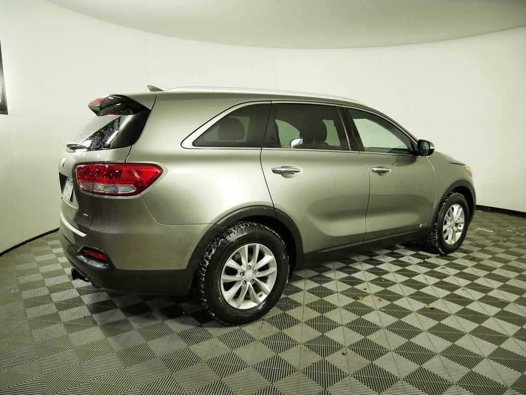 Certified 2017 Kia Sorento LX w/ LX Convenience Package image 8
