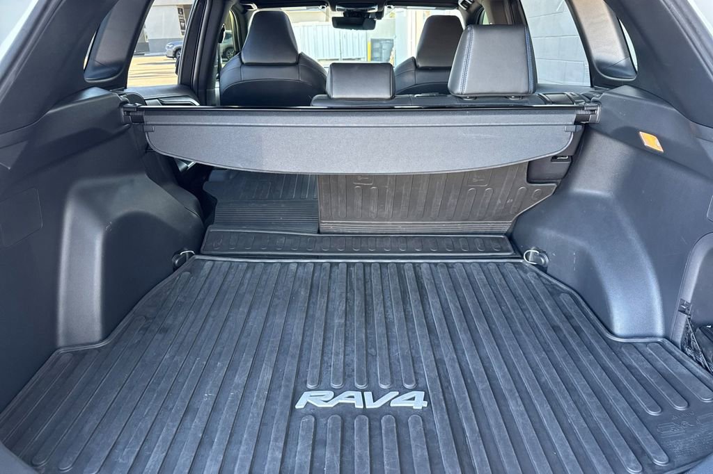 Used 2020 Toyota RAV4 XSE w/ XSE Grade Weather Package AWD/4WD image 18