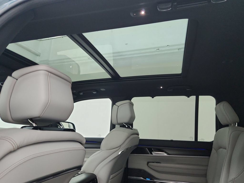 New 2026 Jeep Grand Wagoneer L Summit w/ Premium Group III AWD/4WD image 29