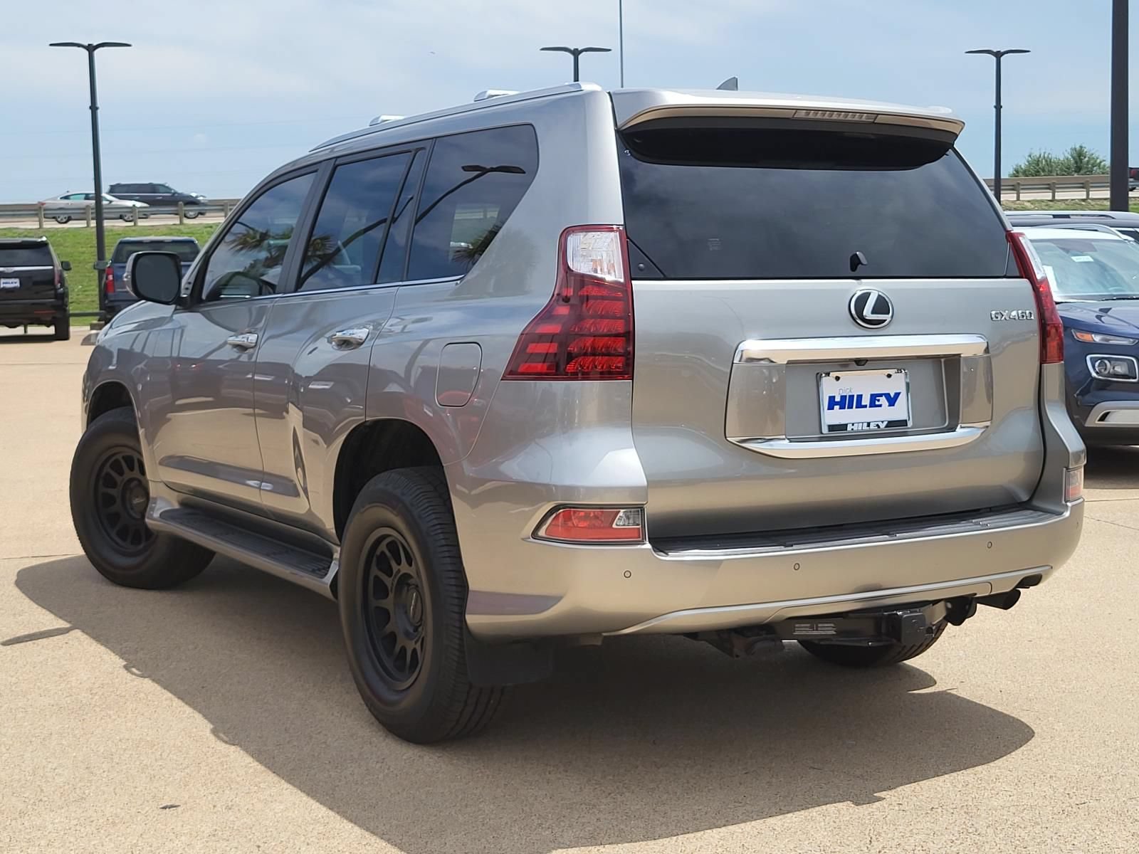 Used 2023 Lexus GX 460 Premium w/ Premium Package AWD/4WD image 3