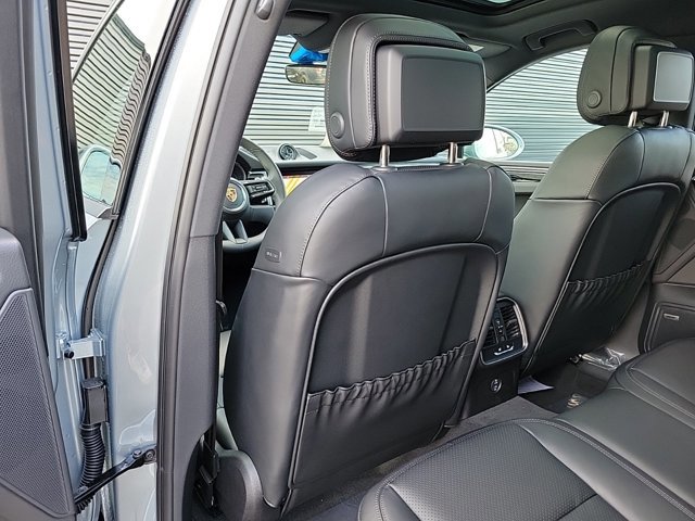 Used 2025 Porsche Macan image 20