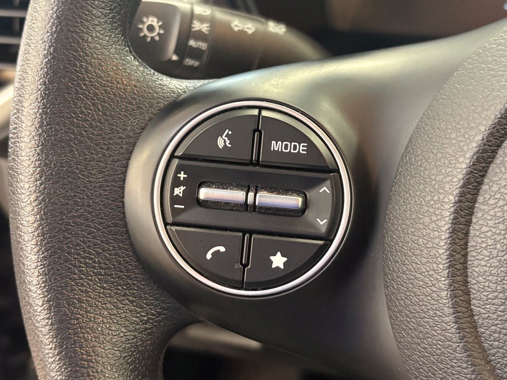 Used 2023 Kia Soul LX FWD image 19