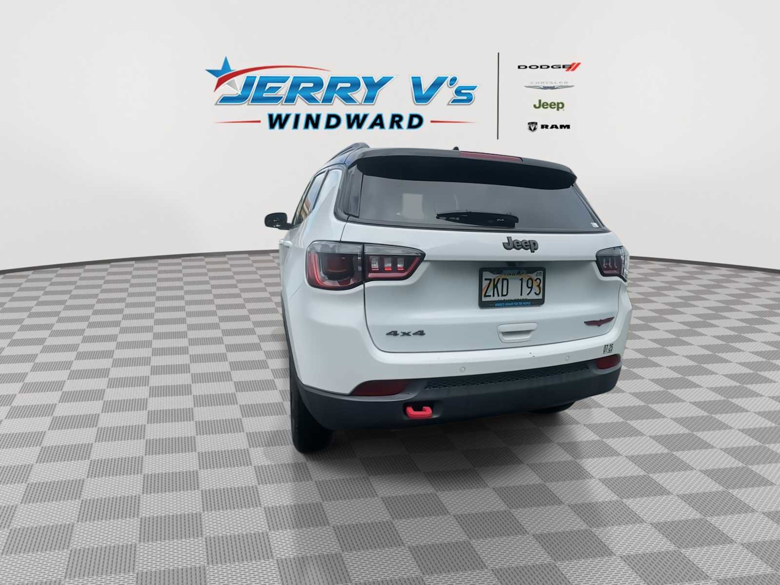 Used 2023 Jeep Compass Trailhawk AWD/4WD image 7